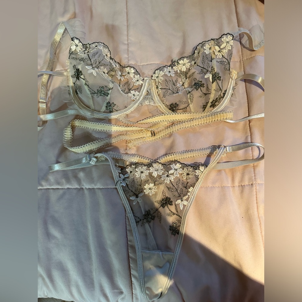 Size M bralette with matching thong